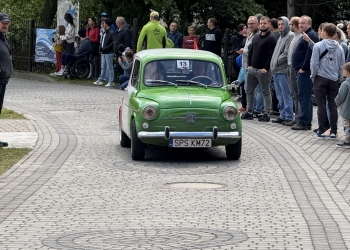 076