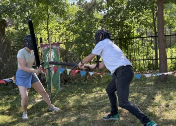 195